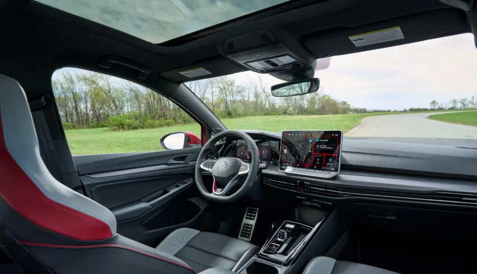 فولكس فاجن جولف GTI موديل 2025