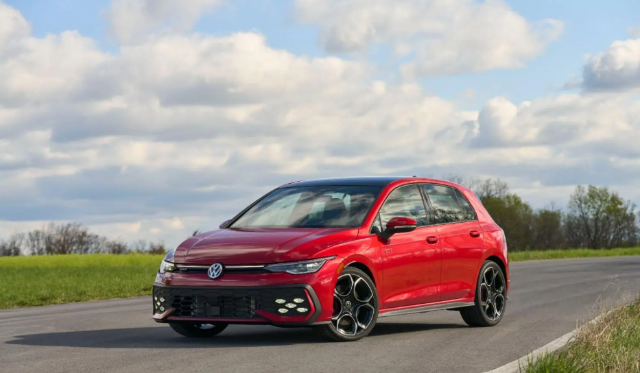 فولكس فاجن جولف GTI موديل 2025