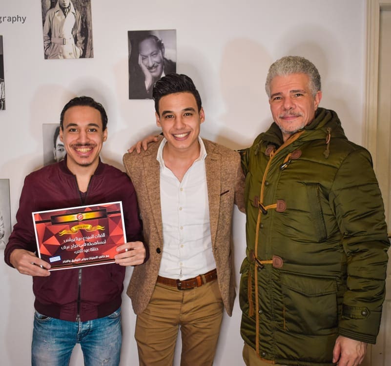 الفنان الشاب مينا بولس خلال تكريمة