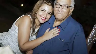 مي كساب تحيي ذكرى الأربعين على وفاة والدها