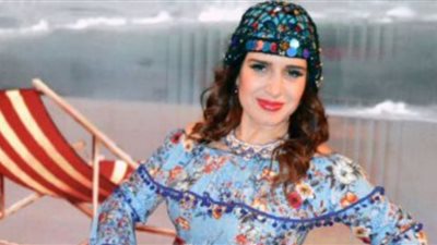 ميرنا وليد تواصل إستكمال العرض المسرحي 