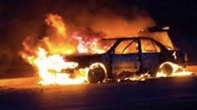 تفحم سيارة ملاكي اشتعلت بها النيران بالقاهرة