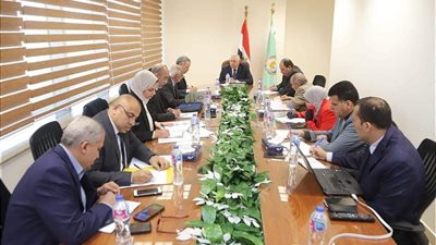 «القصير» يتابع الموقف التنفيذي لمشروعات برنامج التنمية الزراعية 