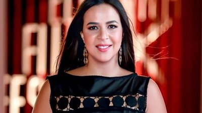 تيشيرت فطوطة وصورة.. هكذا تعبر إيمي سمير غانم عن حبها لوالدها 