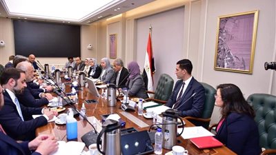 الوزير اليوناني يشيد بـ ثقل مصر السياسي والإقتصادي في العالم