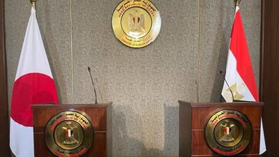 وزير الخارجية المصري يرحب بنظيره الياباني في القاهرة ويؤكد على توطد العلاقات بين البلدين