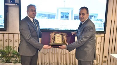 وزير العمل يلتقي بالرئيس التنفيذي لأكبر مجمع للإصدارات الذكية والمؤمنة بالشرق الأوسط