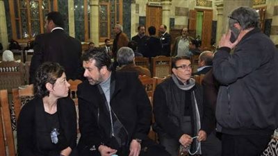 مصطفى شعبان ومنة شلبي في عزاء والده كريم عبد العزيز