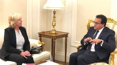 وزير الصحة يبحث التعاون بين المجلس الصحي المصري وشركة GMCSI البريطانية في مجال التعليم الطبي المهني 