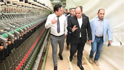 «وزير التجارة» يقوم بجولة تفقدية بالمنطقة الصناعية ببرج العرب 