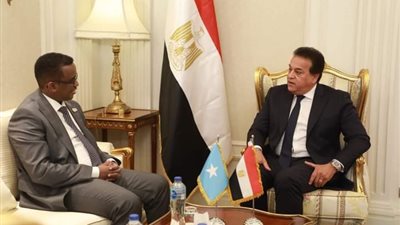 وزير الصحة يستقبل وزير العمل الصومالي لبحث التعاون المستقبلي في مجالات الصحة والسكان