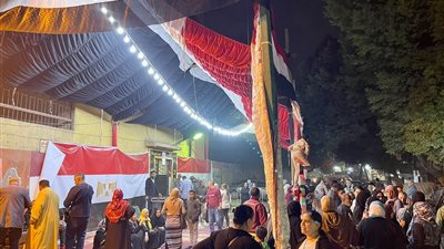 كثافة الناخبين تؤدي لمد التصويت في عدد من اللجان الانتخابية.. صور