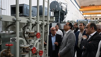 رئيس الوزراء يتفقد مصنع السويدي للمحولات الكهربائية