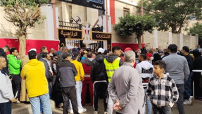 اصطفاف المواطنين أمام اللجان الانتخابية في شبرا مصر (صور)