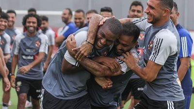 كولر يجتمع مع موديست في جلسة خاصة بحضور قائد الفريق