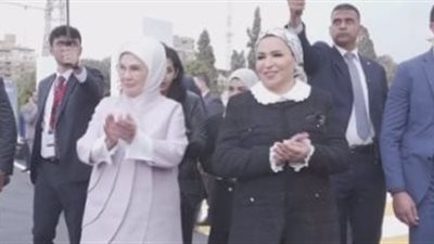 انتصار السيسى وقرينة الرئيس التركى تزوران الهلال الأحمر المصرى