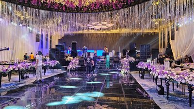 بديكورات جميلة.. تجهيزات حفل زفاف ابنة مصطفى كامل