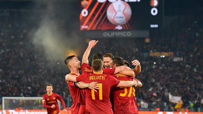 روما يتأهل بعد انتصار دراماتيكي على فينورد