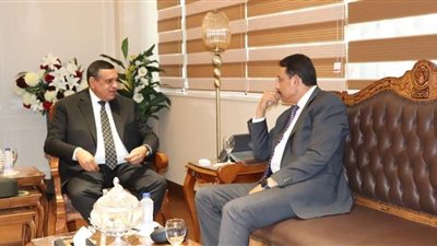 «آمنة» يتابع مع مستشار الرئيس عدد من الملفات التي تهم المواطنين