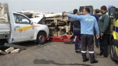 إصابة 3 أشخاص في حادث تصادم سيارتين بالطريق الصحراوي