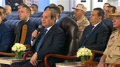 السيسي: التوسع في الطرق لخدمة مشروع مستقبل مصر الزراعي
