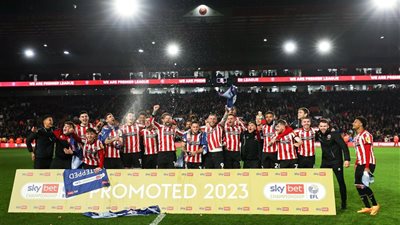 بعد موسمين بالدرجة الأولى.. شيفيلد يتفوق ويصعد إلى القمة مع بيرنلي