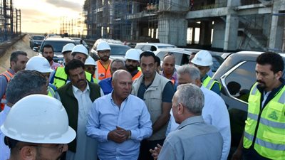 وزير النقل يتفقد الخط الأول من شبكة السكك الحديدية الكهربائية