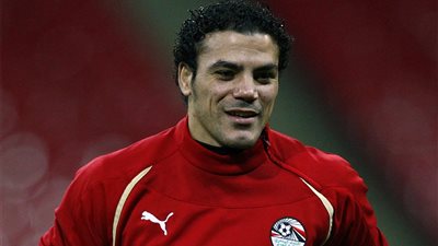 يحتفل عمرو زكي بلدوزر الكره المصرية ونادي الزمالك بميلادة الـ41