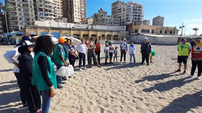 «البيئة» تطلق حملة توعوية موسعة لتنظيف الشواطئ المصرية