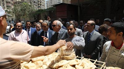 راشد: غير مسموح التلاعب بوزن وسعر رغيف الخبز واللي هيخالف هيتحاسب