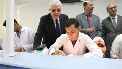 جولة تفقدية لوزير التعليم العالي لجامعة سفنكس بأسيوط الجديدة