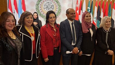 رئيس البورصة المصرية يشارك في مؤتمر جمعية سيدات أعمال مصر 21