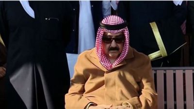 إتمام مراسم دفن جثمان الشيخ نواف الأحمد.. وأمير الكويت الجديد يتلقى العزاء