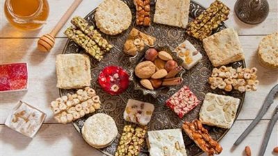 بالتزامن مع المولد النبوي.. خبير تغذية يُحذر مرضى السكر ويوضح أضرار الحلوي