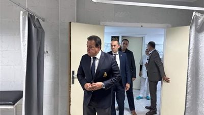 وزير الصحة يطالب الرقابة بكتابة تقرير مفصل لأعداد الفرق الطبية في وحدات الرعاية 