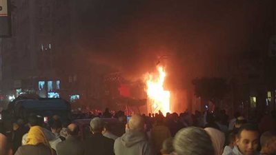 لافته تُشعل النيران بالعقار.. جهود مكثفة للسيطرة على حريق وسط البلد