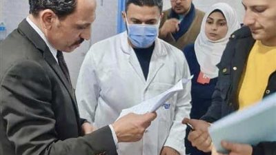 فريق من النيابة الإدارية يتفقد أقسام مستشفي 