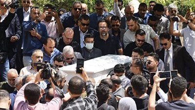 بحضور أبرز الرموز والشخصيات العامة.. انهيار أسرة أحمد فتحى سرور أثناء تشيع جثمانه لمثواه الأخير