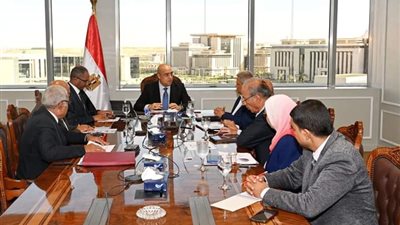 الجزار يتابع موقف خدمات مياه الشرب والصرف الصحي على مستوى الجمهورية