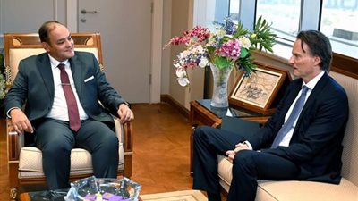 أحمد سمير يبحث مع ممثلي شركة دانون خطط الشركة المستقبلية بالسوق المصري