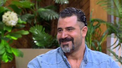 محمود حافظ ضمن فريق عمل 