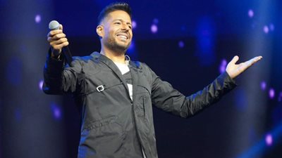 محمد حماقي يطرب جمهور مدينة الاسكندرية