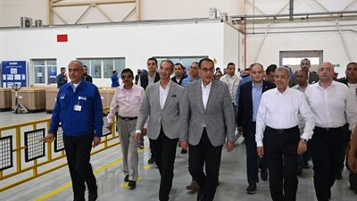 مدبولي: الدولة تمضي قدما نحو تعميق الصناعة المحلية