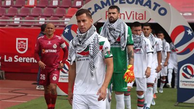 بالستينو يرفع الصوت للتضامن مع الفلسطينيين.. ويتبنى الكوفية