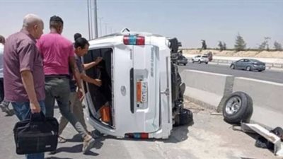 مصرع وإصابة 8 أشخاص في حادث انقلاب ميكروباص بأكتوبر