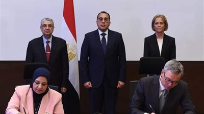 مدبولى يشهد توقيع مذكرة تفاهم لبدء دراسات تصدير الطاقة المتجددة لأوروبا