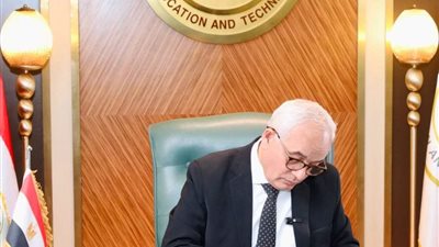 وزير التعليم يُفعل حظر استخدام الهواتف المحمولة بالمدارس