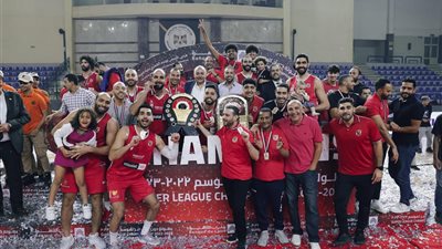 الأهلي يكرر الإنجاز ويتوج بطلاً لدوري السوبر بعد فوزه على الاتحاد