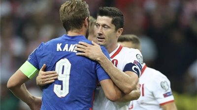 ليفاندوفسكي.. ليس من العدل نطالب هاري كين بتحطيم ارقامي