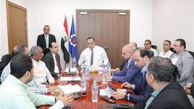 السبكي يتفقد التشغيل التجريبي لمجمع السويس الطبي ويعقد إجتماع بالسويس